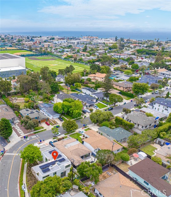 1357 Voorhees Avenue, Manhattan Beach CA: https://media.crmls.org/medias/d69d6700-612d-42cf-8a4b-6e487c919345.jpg