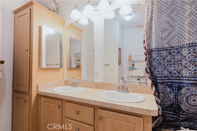 250 N Linden Avenue, Rialto CA: https://media.crmls.org/medias/d69d89af-9bb2-4a53-8b42-93710984167b.jpg