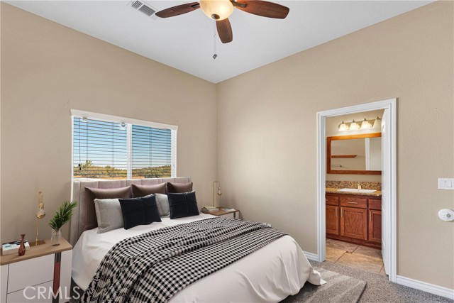 Detail Gallery Image 12 of 20 For 10925 Sage St, Oak Hills,  CA 92344 - 5 Beds | 3/1 Baths