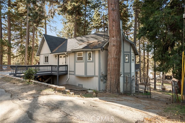 Detail Gallery Image 2 of 28 For 31471 Ocean View, Running Springs,  CA 92382 - 3 Beds | 2 Baths