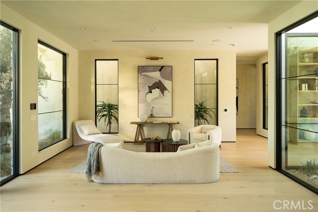 Detail Gallery Image 15 of 36 For 23340 Collins, Woodland Hills,  CA 91367 - 4 Beds | 4/1 Baths