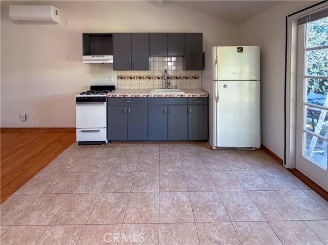 Detail Gallery Image 3 of 13 For 13459 Erwin St, Valley Glen,  CA 91401 - 0 Beds | 1 Baths