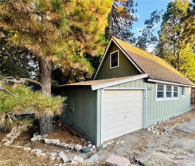 1025 Inspiration Drive, Lake Arrowhead, California 92326, 2 Bedrooms Bedrooms, ,1 BathroomBathrooms,Residential,For Sale,1025 Inspiration Drive,CRIG24204914