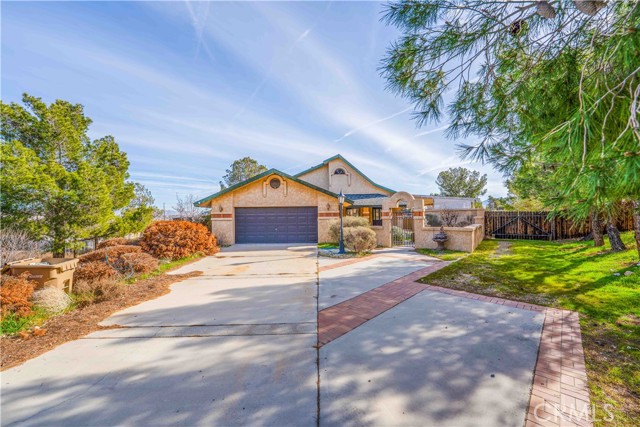 Detail Gallery Image 2 of 42 For 11815 Ivy, Hesperia,  CA 92345 - 3 Beds | 2 Baths