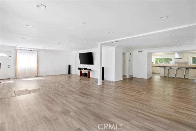 Detail Gallery Image 14 of 70 For 17211 Orozco St, Granada Hills,  CA 91344 - 5 Beds | 5/1 Baths