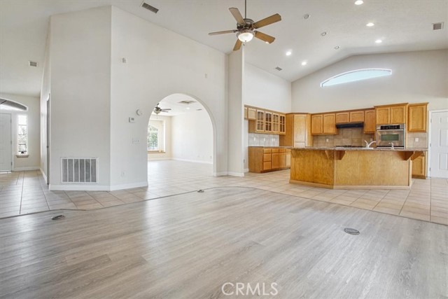 12771 Elm Street, Oak Hills CA: https://media.crmls.org/medias/d69fd7d2-e830-4c19-9f50-2d2509c6302d.jpg