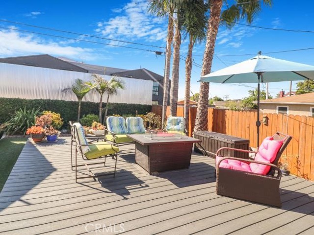 8318 Kittyhawk Avenue, Los Angeles CA: https://media.crmls.org/medias/d6a185f7-9f2f-4636-8f32-008d658ff0d9.jpg