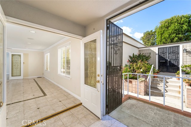 495 Calle Cadiz, Laguna Woods CA: https://media.crmls.org/medias/d6a18940-a16f-4427-94e2-d68f15dacac9.jpg