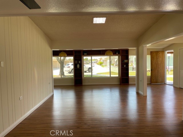 Detail Gallery Image 5 of 27 For 13500 Wentworth Ln #121-H,  Seal Beach,  CA 90740 - 2 Beds | 1 Baths