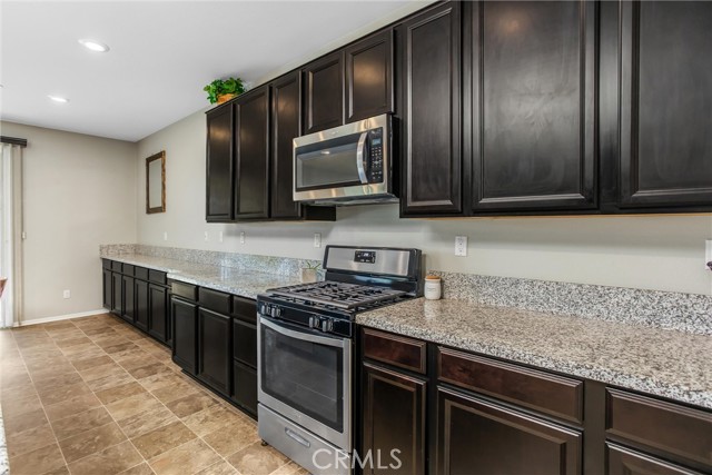 Detail Gallery Image 9 of 35 For 1156 Poinsettia Cir, Calimesa,  CA 92320 - 4 Beds | 2 Baths