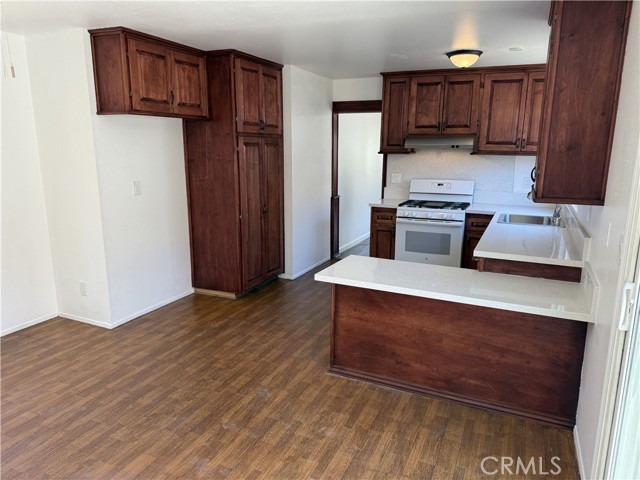 Image 7 of 20 For 335 Stetson Avenue