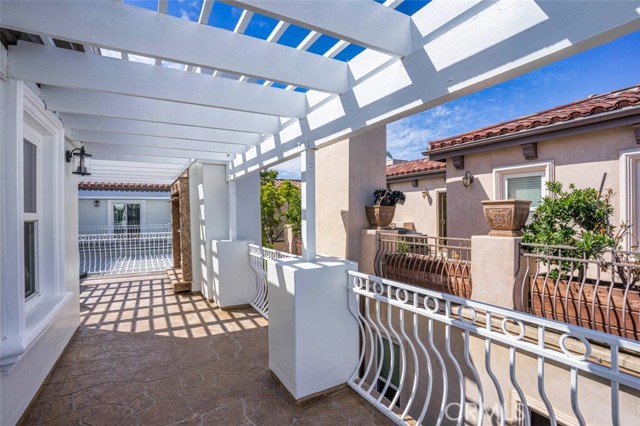 Detail Gallery Image 29 of 74 For 508 Westminster Ave, Newport Beach,  CA 92663 - 5 Beds | 5/1 Baths