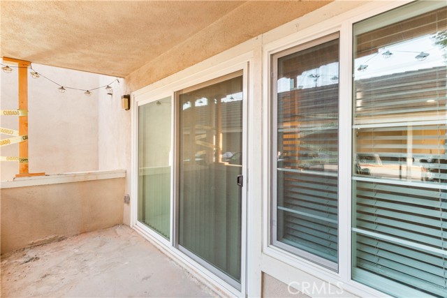 Detail Gallery Image 3 of 29 For 3851 Amberly Dr #B,  Inglewood,  CA 90305 - 3 Beds | 2 Baths
