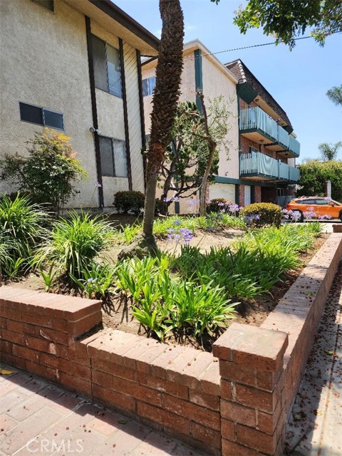 Detail Gallery Image 2 of 13 For 15116 S Raymond Ave #104,  Gardena,  CA 90247 - 2 Beds | 2 Baths
