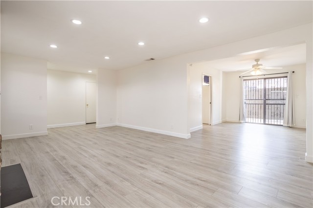 Detail Gallery Image 9 of 28 For 635 E Elmwood Ave #102,  Burbank,  CA 91501 - 2 Beds | 2 Baths