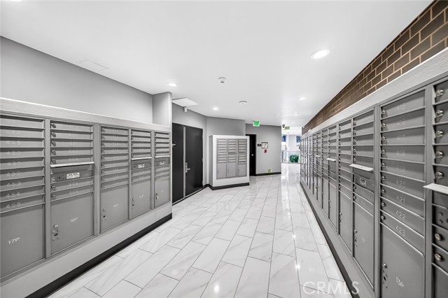 629 Traction, Los Angeles CA: https://media.crmls.org/medias/d6a428ef-914d-425f-a257-0e7c242e583d.jpg