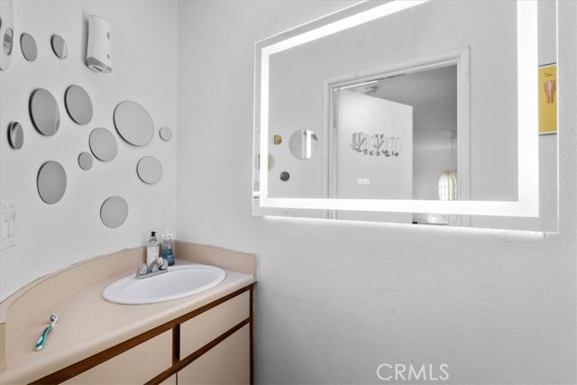 Detail Gallery Image 16 of 33 For 6036 Hazelhurst #C,  North Hollywood,  CA 91606 - 1 Beds | 2 Baths