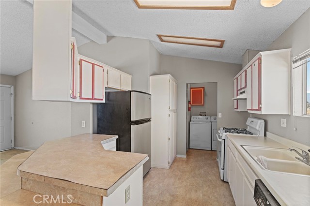 Detail Gallery Image 11 of 29 For 14626 Monte Vista Rd, Phelan,  CA 92371 - 3 Beds | 2 Baths