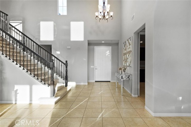 Detail Gallery Image 5 of 60 For 16735 Carrara Ct, Riverside,  CA 92503 - 5 Beds | 5/2 Baths