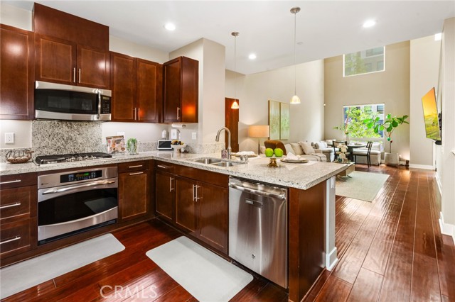 31 Soho, Irvine CA: https://media.crmls.org/medias/d6a59073-c784-4c79-8ef4-352f44e69a65.jpg