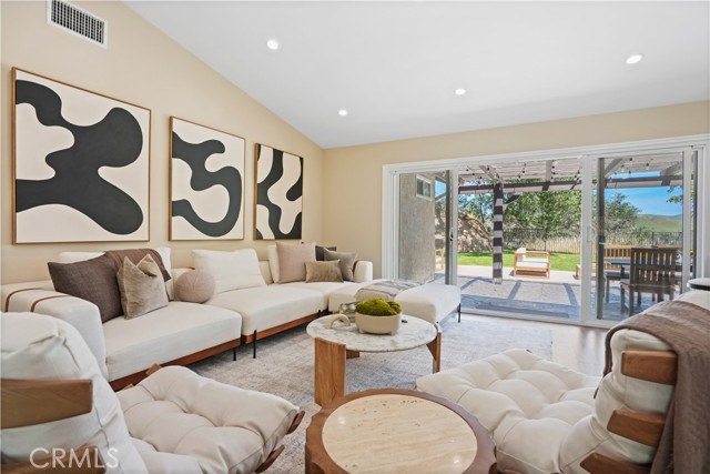 854 Rim Crest, Westlake Village CA: https://media.crmls.org/medias/d6a5b64d-7312-41e3-be24-536337ebb726.jpg