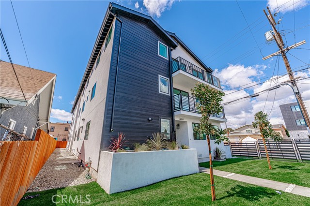 Detail Gallery Image 3 of 72 For 3653 Halldale Ave, Los Angeles,  CA 90018 - – Beds | – Baths