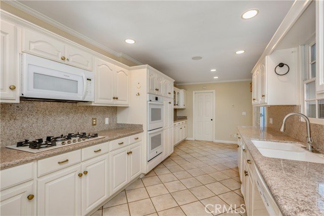 Detail Gallery Image 5 of 16 For 220 Apolena Ave, Newport Beach,  CA 92662 - 4 Beds | 4 Baths