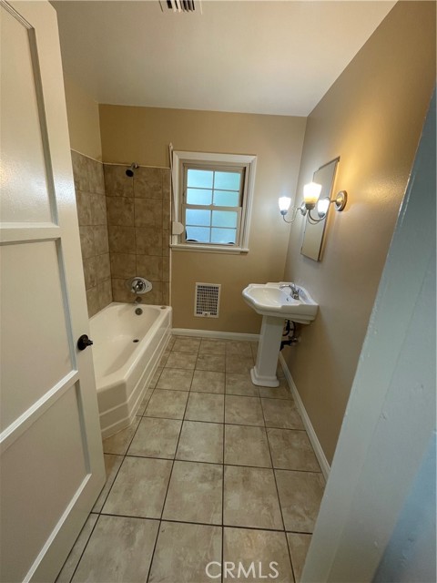 1003 colton, Redlands CA: https://media.crmls.org/medias/d6a70cb3-be04-4310-b62f-f7f8e4506e41.jpg