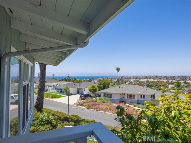 246 Via Los Miradores, Redondo Beach CA: https://media.crmls.org/medias/d6a76299-a5a7-41ad-8d3d-3fdc16ecae54.jpg