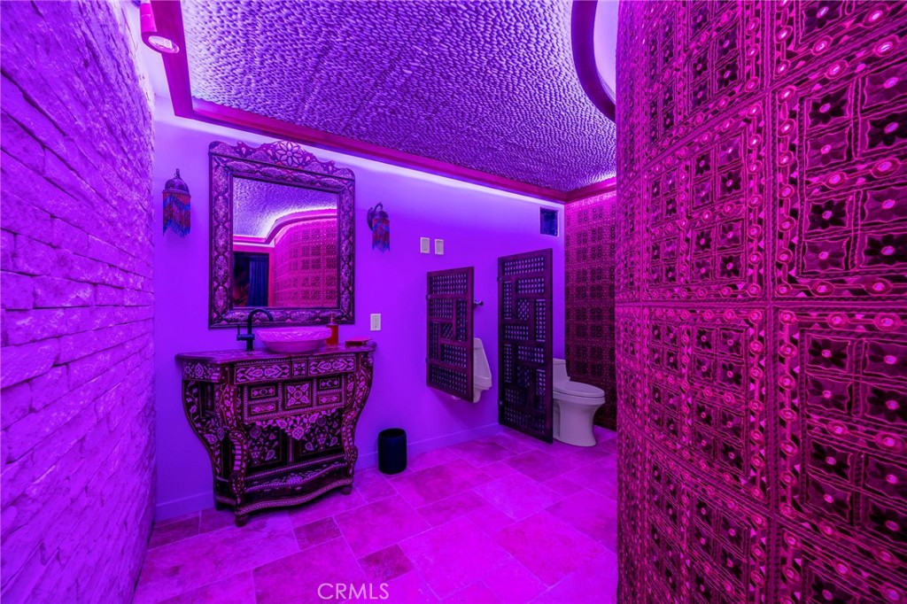 https://media.crmls.org/medias/d6a85af2-04b4-4068-bb89-7f3f5f196312.jpg?preset=X-Large