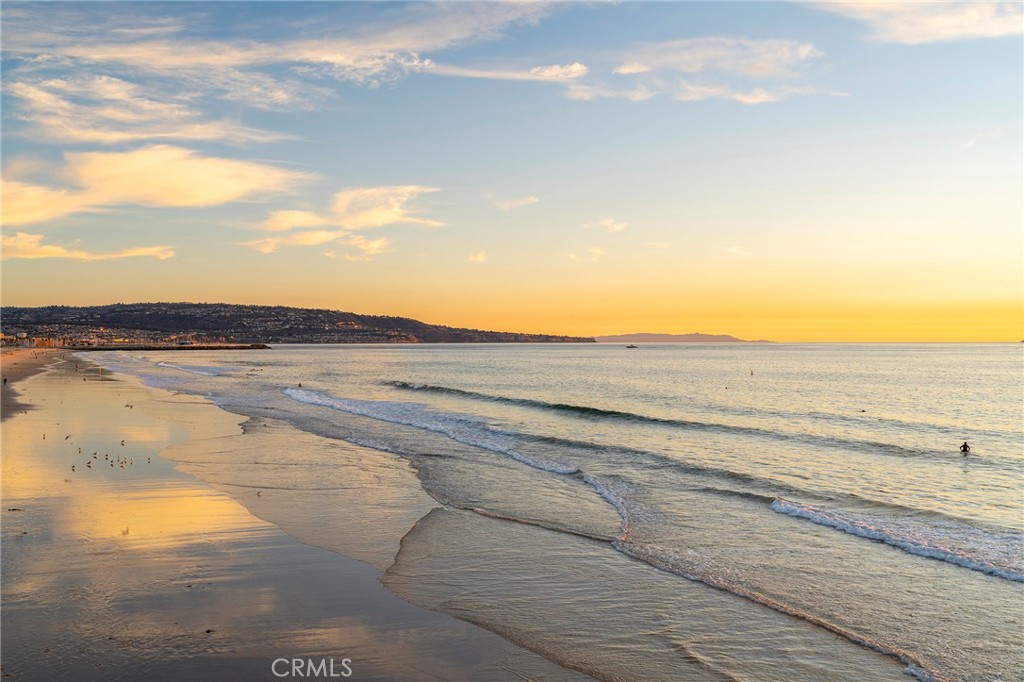 https://media.crmls.org/medias/d6a8793e-6c83-4ddc-858d-8fd599118c77.jpg?preset=X-Large