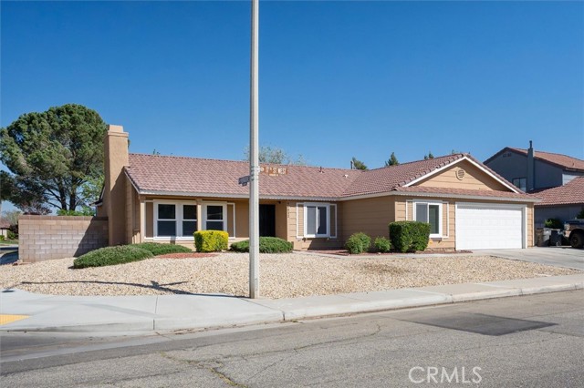 Detail Gallery Image 3 of 35 For 44632 17th, Lancaster,  CA 93534 - 5 Beds | 2 Baths