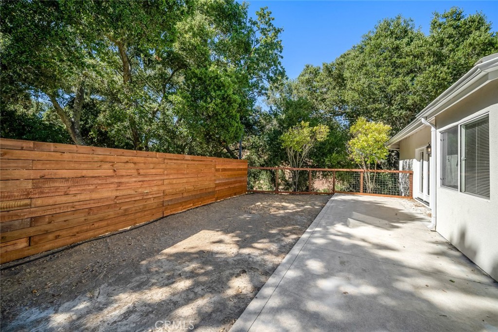 https://media.crmls.org/medias/d6a8f538-0934-45f7-8c45-8edc2a482912.jpg?preset=X-Large