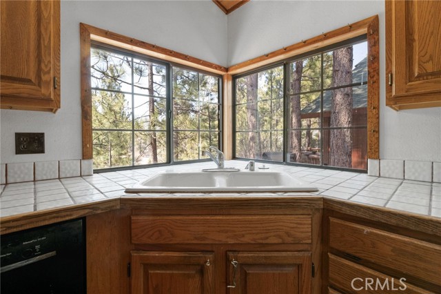 Detail Gallery Image 12 of 35 For 1015 W London Ln, Big Bear City,  CA 92314 - 3 Beds | 2/1 Baths