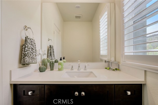 Detail Gallery Image 14 of 46 For 26412 Brahman Ct, Saugus,  CA 91350 - 3 Beds | 2/1 Baths