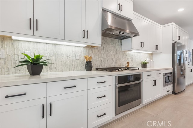 285 Lodestar, Tustin CA: https://media.crmls.org/medias/d6a9b0d1-5c09-4502-ba03-3c25b4983e21.jpg