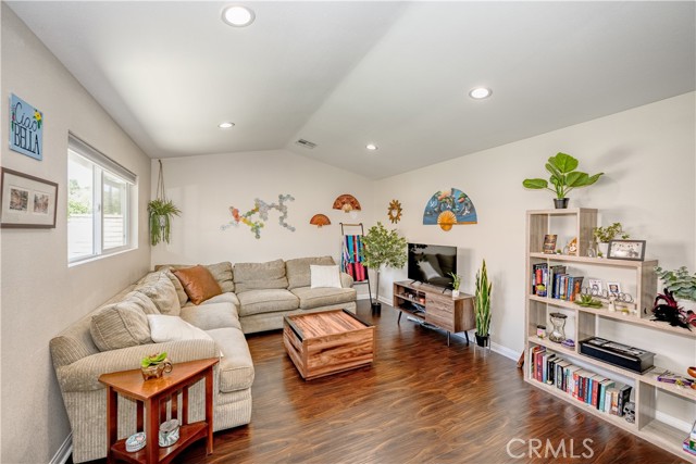 Detail Gallery Image 33 of 47 For 20419 Kesley St, Canyon Country,  CA 91351 - 6 Beds | 3 Baths