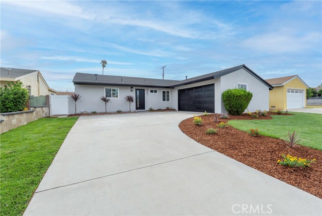 Detail Gallery Image 2 of 36 For 6840 Mount Waterman Dr, Buena Park,  CA 90620 - 4 Beds | 2 Baths