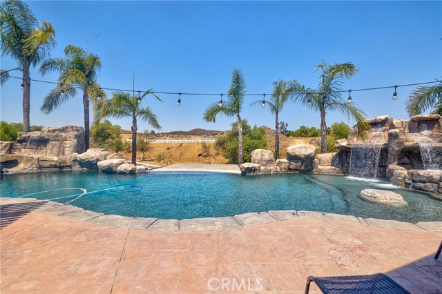21551 Via Liago, Perris CA: https://media.crmls.org/medias/d6aa932e-fec4-48f4-97b0-a0913c61be91.jpg