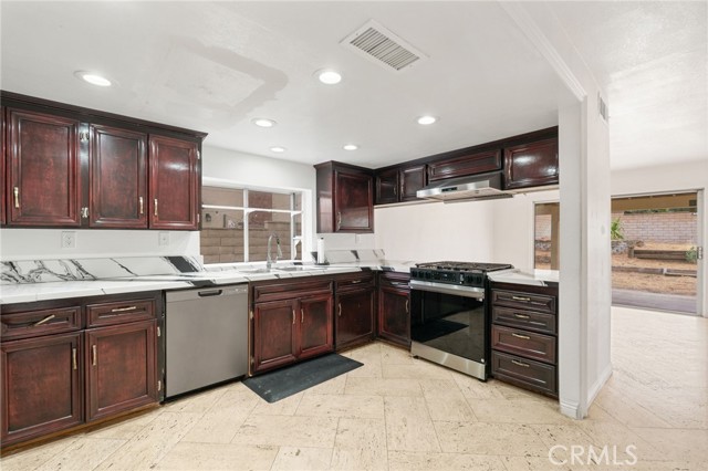 Detail Gallery Image 12 of 47 For 1636 Devore, San Bernardino,  CA 92407 - 3 Beds | 2/1 Baths