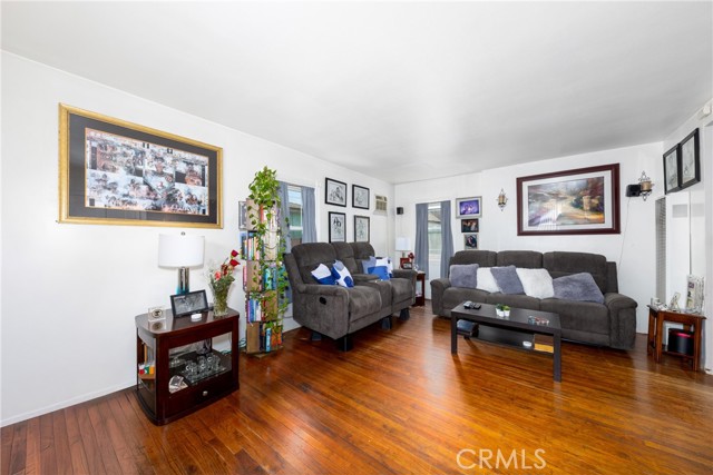 Detail Gallery Image 4 of 30 For 2002 N Salinas Ave, Los Angeles,  CA 90059 - 2 Beds | 1 Baths