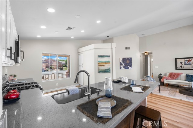 37011 Zinnia Street, Palmdale CA: https://media.crmls.org/medias/d6ab0050-e307-4710-8812-09402c9f43b9.jpg
