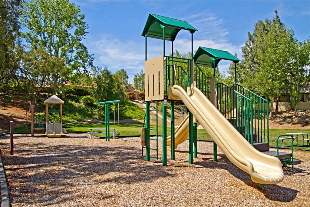 https://media.crmls.org/medias/d6aba871-e363-49df-b155-9c612163b7d4.jpg?preset=X-Large