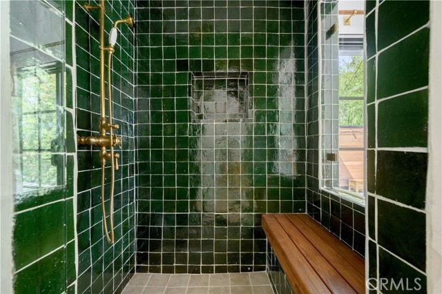 811 Maltman Avenue, Los Angeles CA: https://media.crmls.org/medias/d6abf8e0-1748-407a-aefb-78ef5fbcb76e.jpg