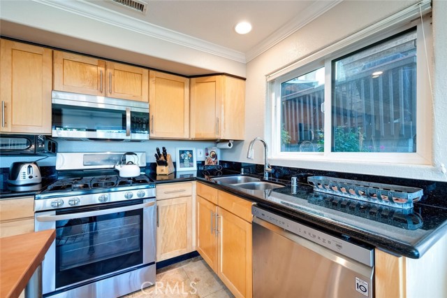 174 Cliff Drive, Laguna Beach CA: https://media.crmls.org/medias/d6acbf9a-1f9a-4630-9e67-9a5229895d49.jpg