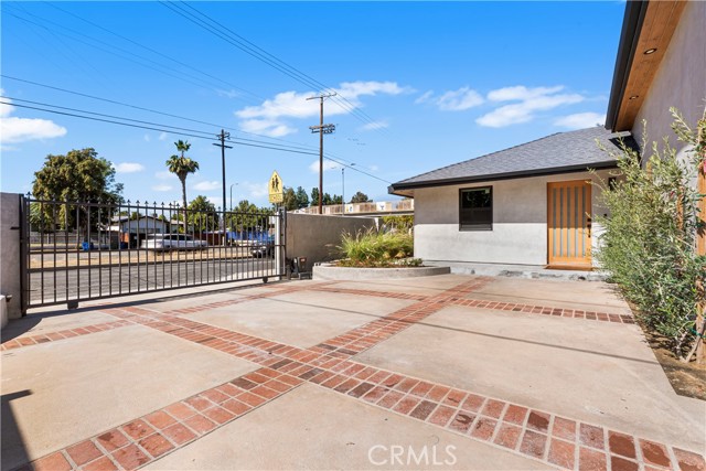 Detail Gallery Image 24 of 33 For 18848 Collins, Tarzana,  CA 91356 - 2 Beds | 2 Baths