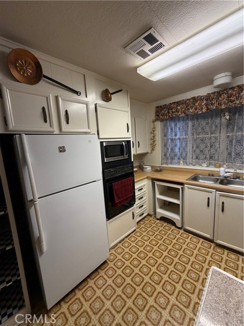 Detail Gallery Image 7 of 7 For 3500 Buchanan St #30,  Riverside,  CA 92503 - 2 Beds | 2 Baths