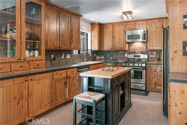 Detail Gallery Image 8 of 36 For 841 Cottage Grove Rd, Lake Arrowhead,  CA 92352 - 2 Beds | 2 Baths