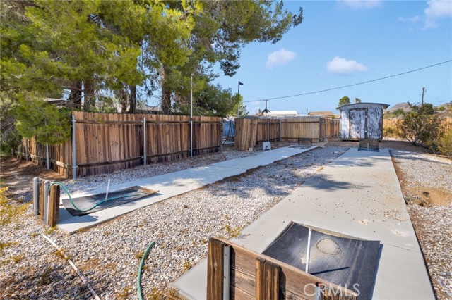 Detail Gallery Image 32 of 39 For 19385 Saint Timothy Ct, Apple Valley,  CA 92307 - 3 Beds | 2/1 Baths