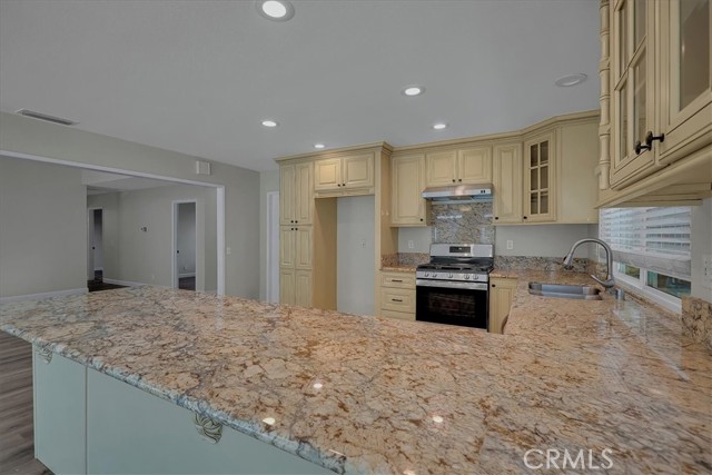 Detail Gallery Image 15 of 19 For 2369 Mesa Verde, Fullerton,  CA 92833 - 3 Beds | 2 Baths